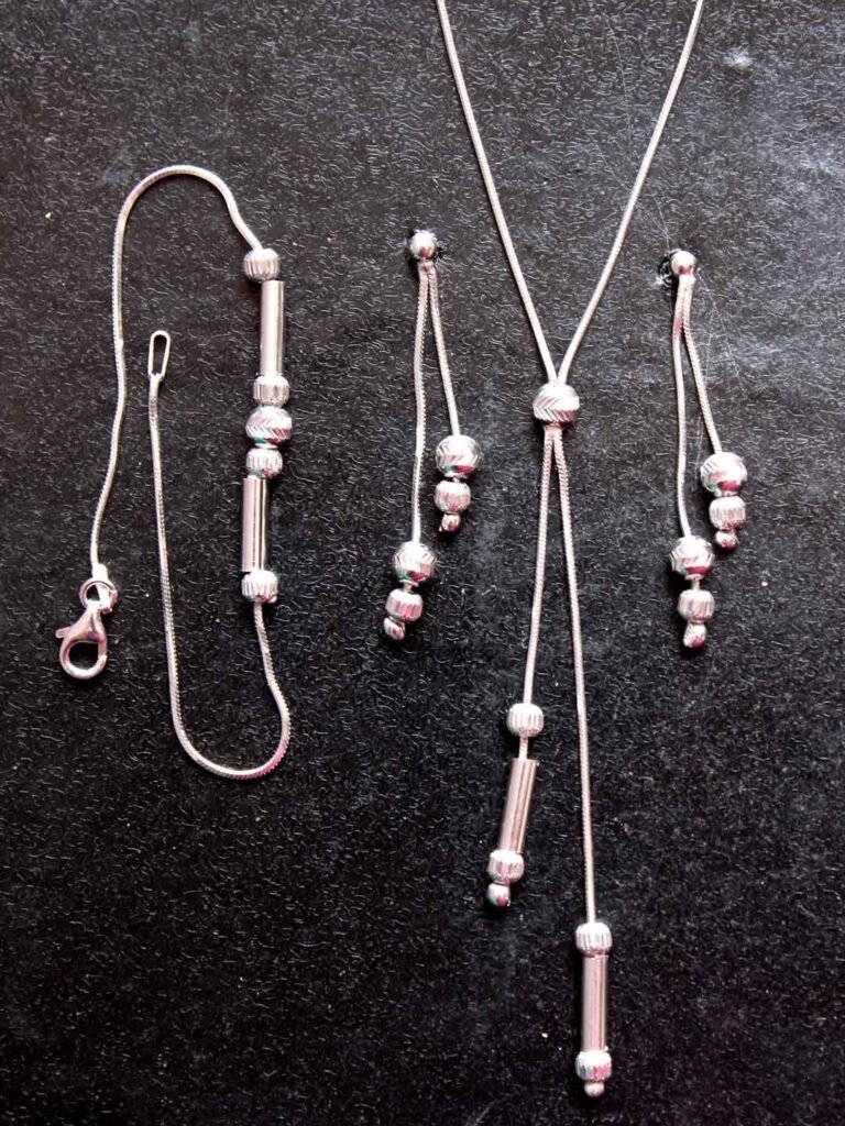 Silver-necklace set shilphaat